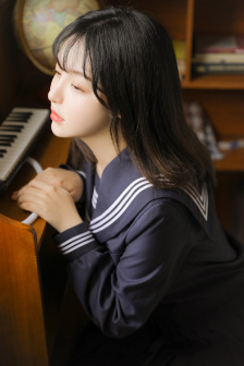 LISA疯马秀只剩腰链图片